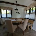 Chaticka Pod Lysou بيت للعطل *